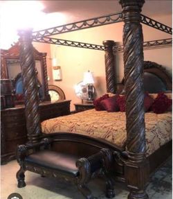 King bed for sale ONLY BED
