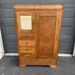Vintage Solid Wood Wardrobe with Key – Classic & Spacious