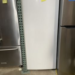 Up Right Freezer Frigidaire White