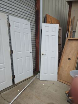24x79 interior door good condition. Needs painting $20