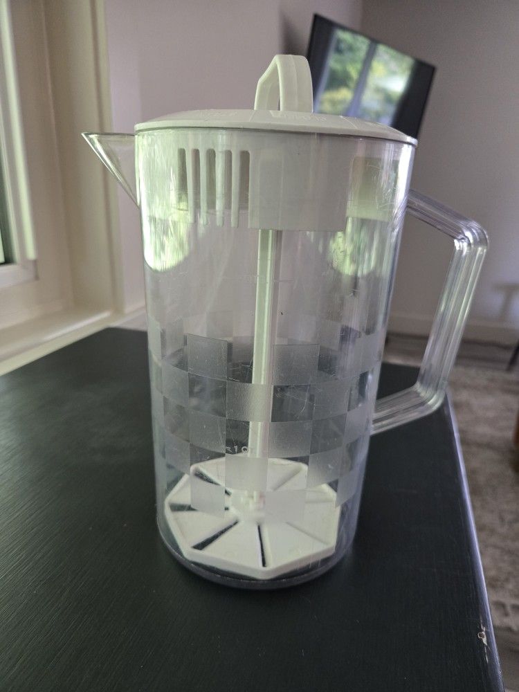 Pampered Chef Quick Stir Pitcher