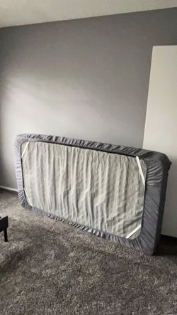 Twin Memory Foam Mattress 10 Inch - 9.9/10 New