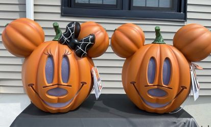 New Minnie and Mickey Pumpkin 🎃