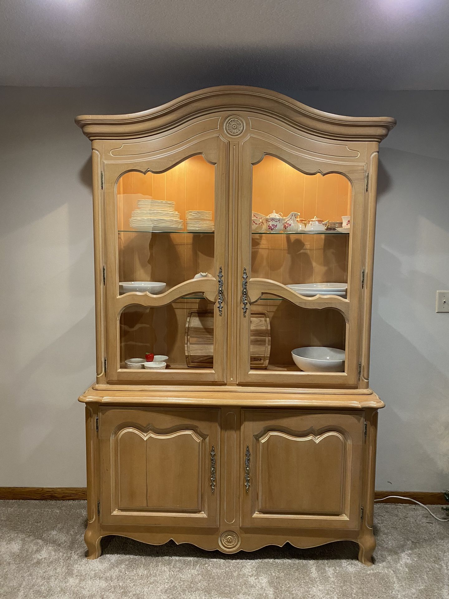 Ethan Allen French Provincial Hutch 