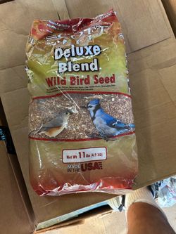 Scott Pet Wild Bird Seed, Deluxe Blend, 11lb, High Protein & Fiber No dust. Attracts Juncos, Jays, Finches, Grosbeaks, Nuthatches & Titmice. All feede
