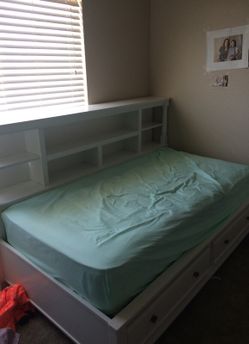 Kaslyn bookcase outlet bed