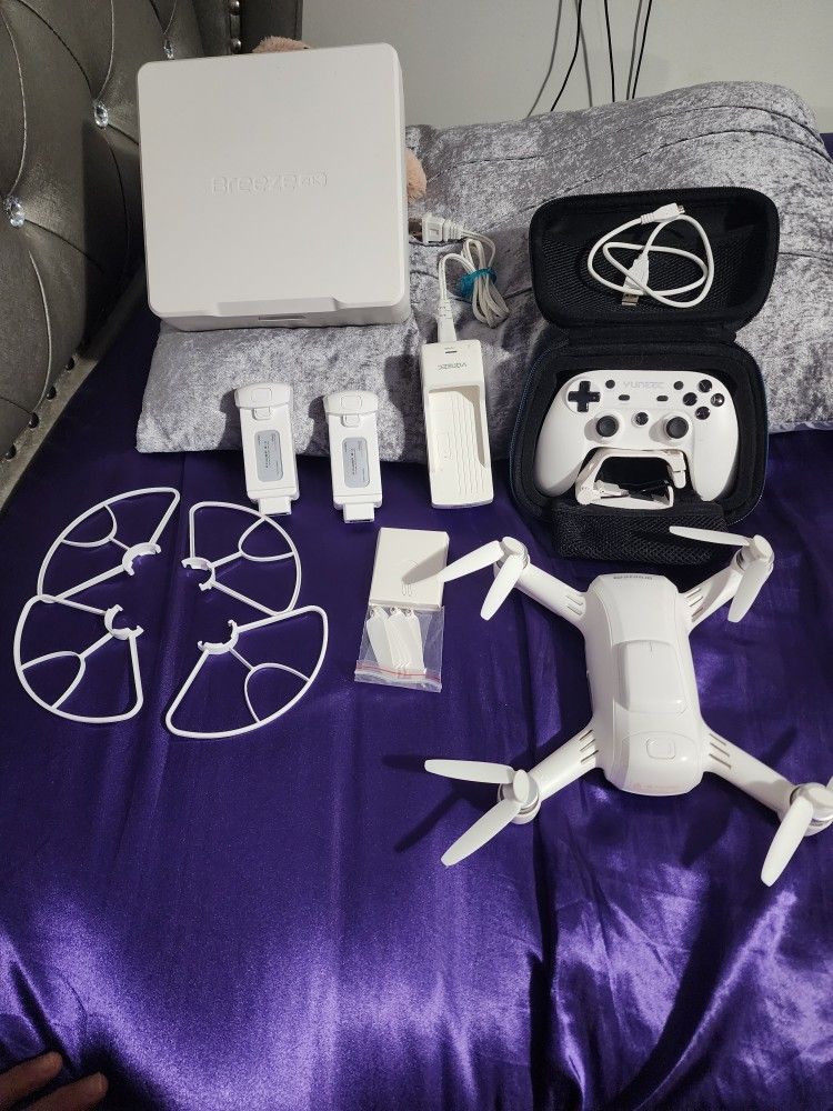 YUNEEC BREEZE 4.K DRONE WITH CAMERA NEW