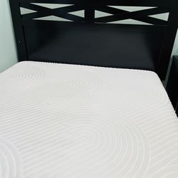 Bed + box spring- Queen size