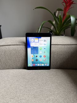 Apple iPad mini (5th Gen) 64GB WiFi - Space Gray