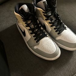 Smoke grey Jordan 1 mid