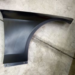 Mercedes-Benz E350 Passenger Side Fender 