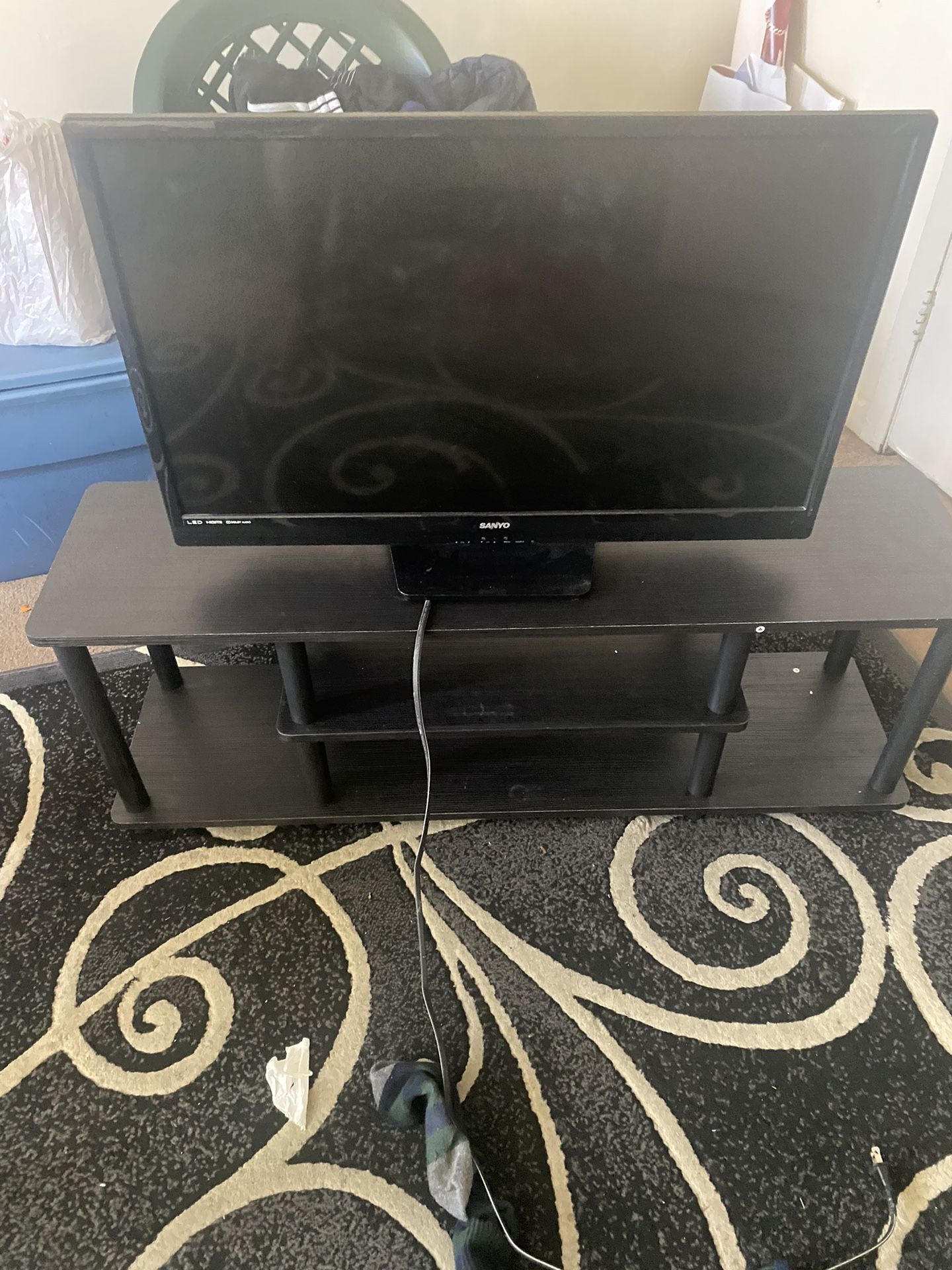 32 inch Tv and Stand