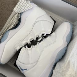 Jordan 11 Legend Blue Size 10.5