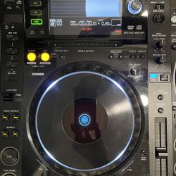 Pioneer CDJ 2000 Pair