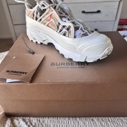Men’s Burberry Size 41 1/2 US 8 1/2 