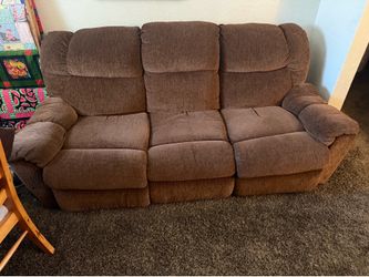 Couch dual recliner on ends. Location Sanger