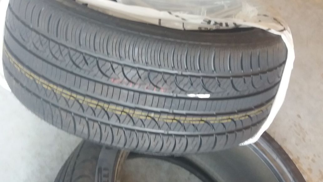 All seasons high performance tires 275/35R/20
