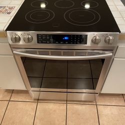 Samsung Slide In Electric Range. 5.8 Cu Ft.