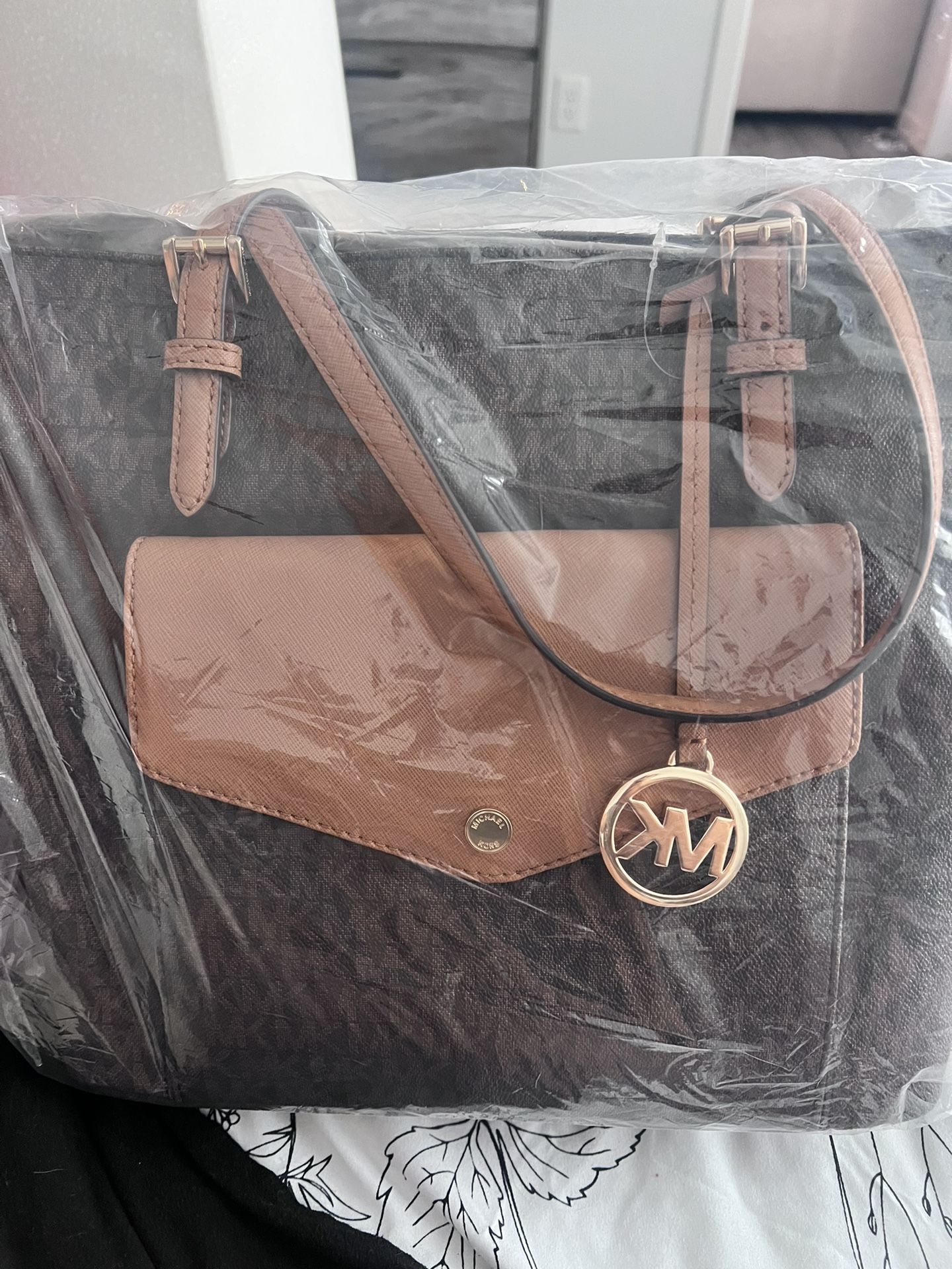 Michael Kors Over the shoulder Purse