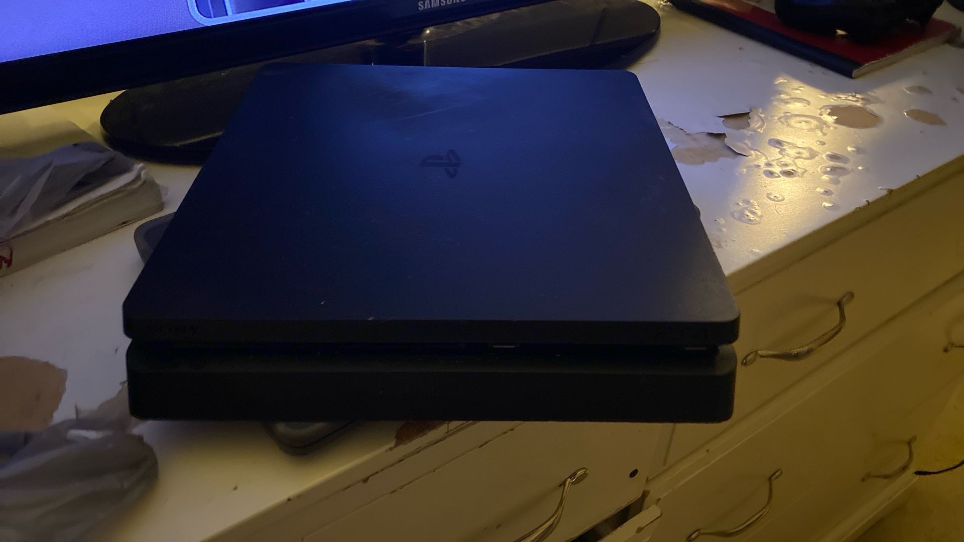 Used ps4 Slim (WORKING, NO BOX, NO CORDS, NO CONTROLLER) Need Money Quick