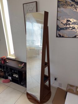 Rotating vanity mirror
