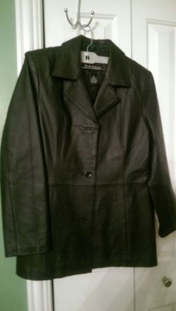 New without a tag genuine leather jacket. Size small