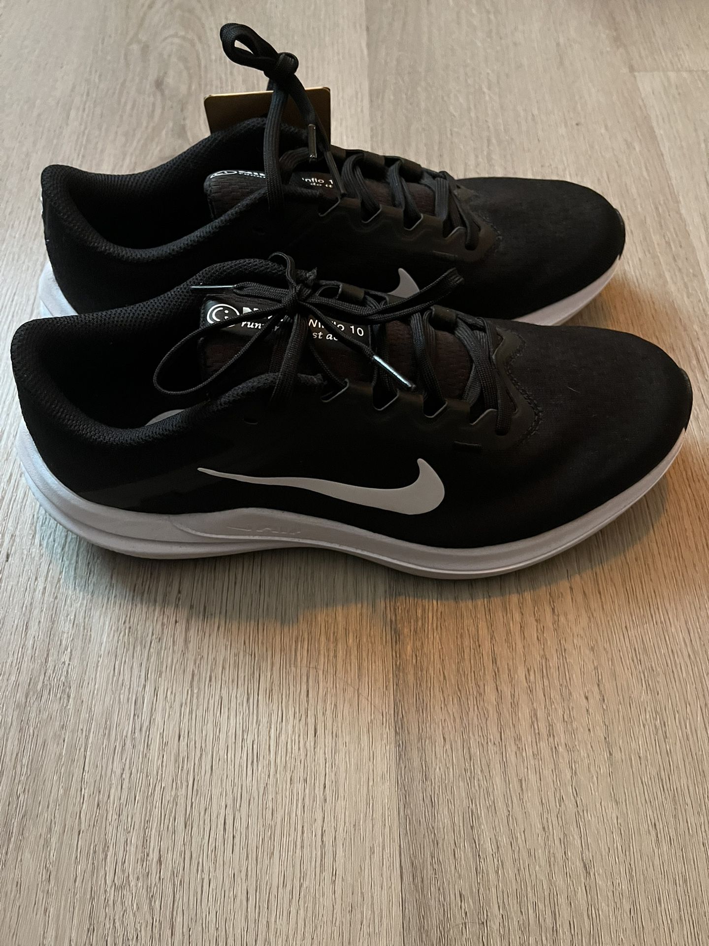 Men’s NIKE Running Shoes (Size 7.5)