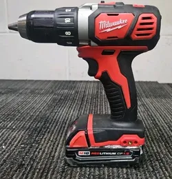 Milwaukee 2606-20 M18 Lithium-Ion Cordless 1/2 in. Drill Driver plus 1.5  ah Battery GREAT CONDITION GREAT OFFER