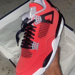 Jordan 4 Retro Toro Bravo