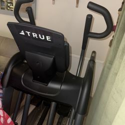 True Fitness ES700 Commercial Elliptical Pick Up Only