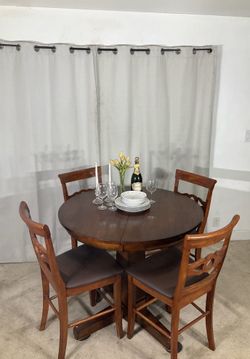 High Extendable Dining Table & 4 Chairs ASHLEY FURNITURE