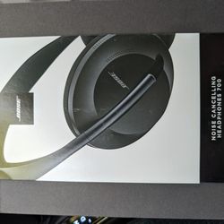 New Bose 700 Noise Cancelling Headphones 