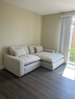 Sofa sectional with chaise lounge