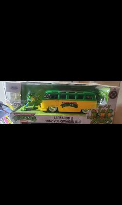 Jada TMNT Leonardo & 1962 Volkswagen Bus Die-Cast