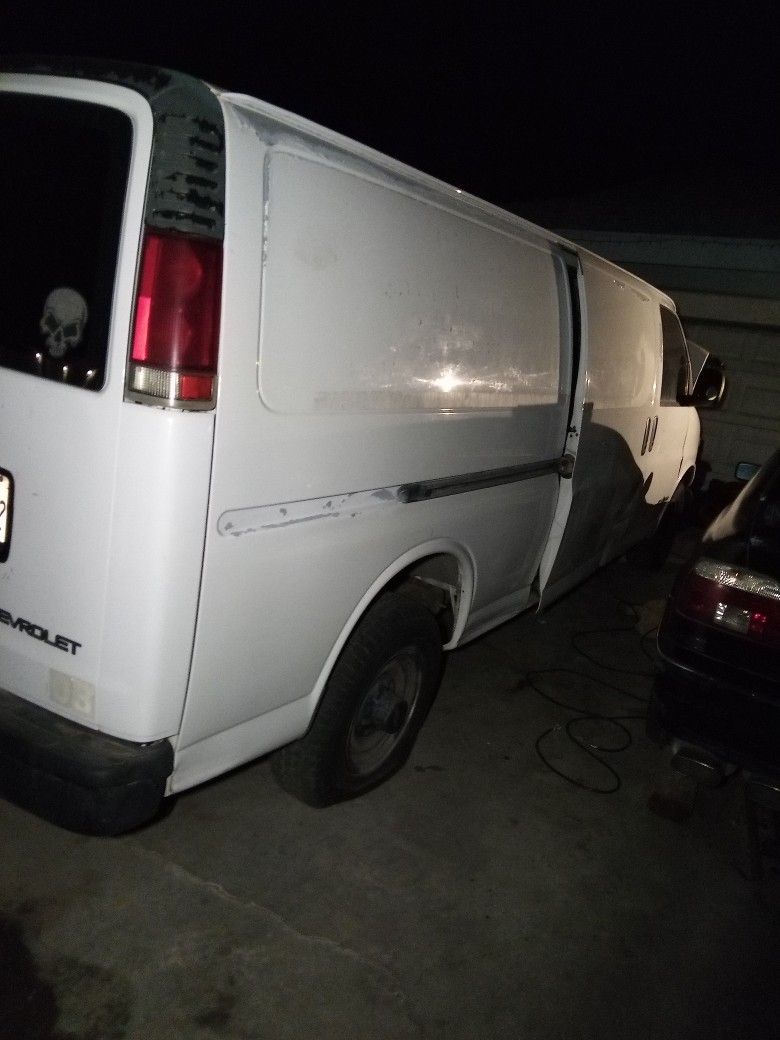 2001 Chevrolet Express