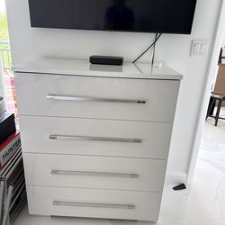 White 4 drawer chest city furniture