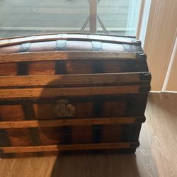 Dome Shape Vintage Trunk