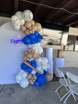 Balloon arch