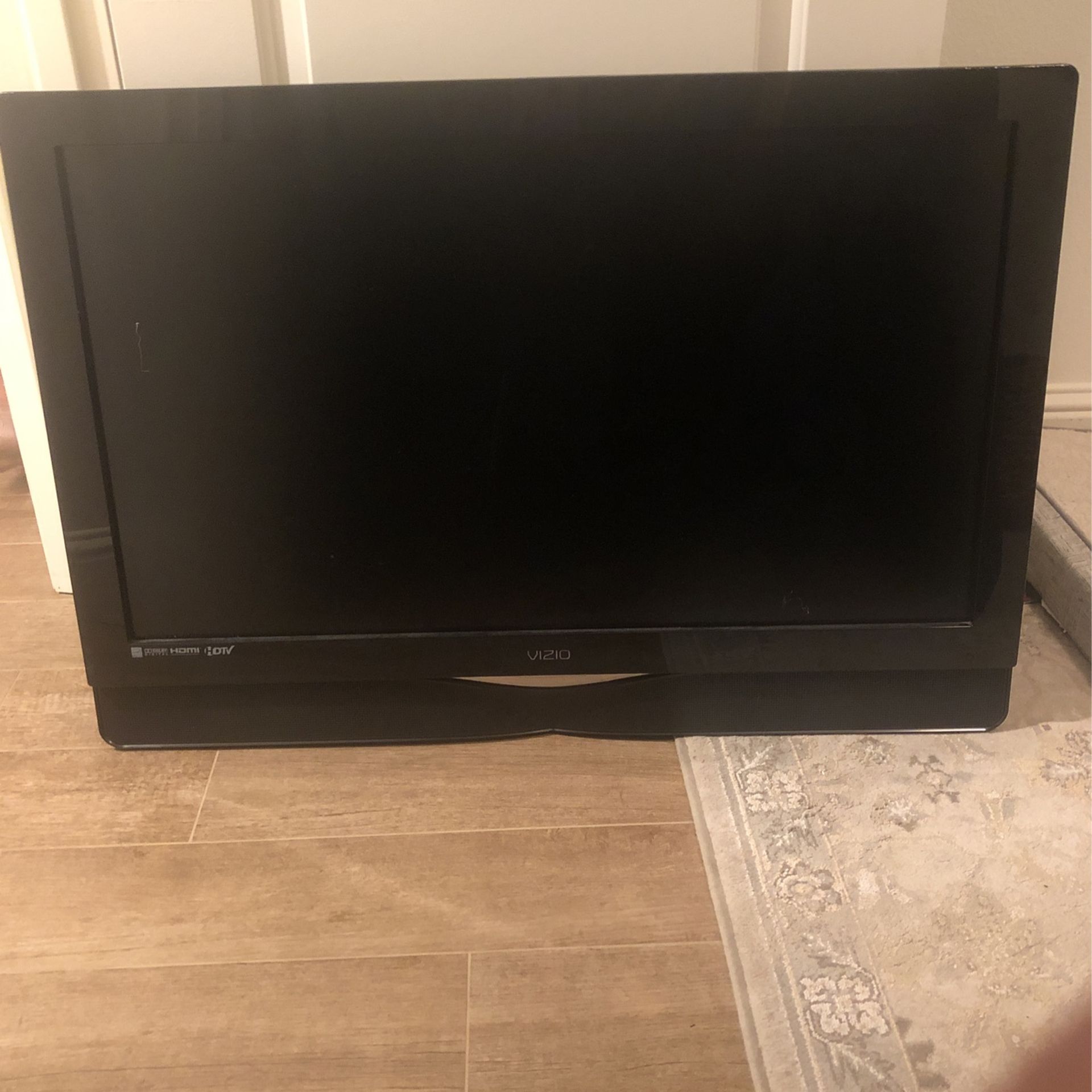 42 Inch Vizio Flatscreen TV w/ Sound bar