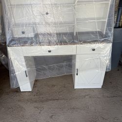 Vanity Desk White Modern with  4 Storage Drawers,usb charger, glass on top very elegant , BRAND NEW , Dimensions W 47" x H 53,5 , D 16”already assembl