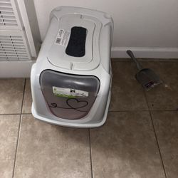 Closed Litter Box/Cat House