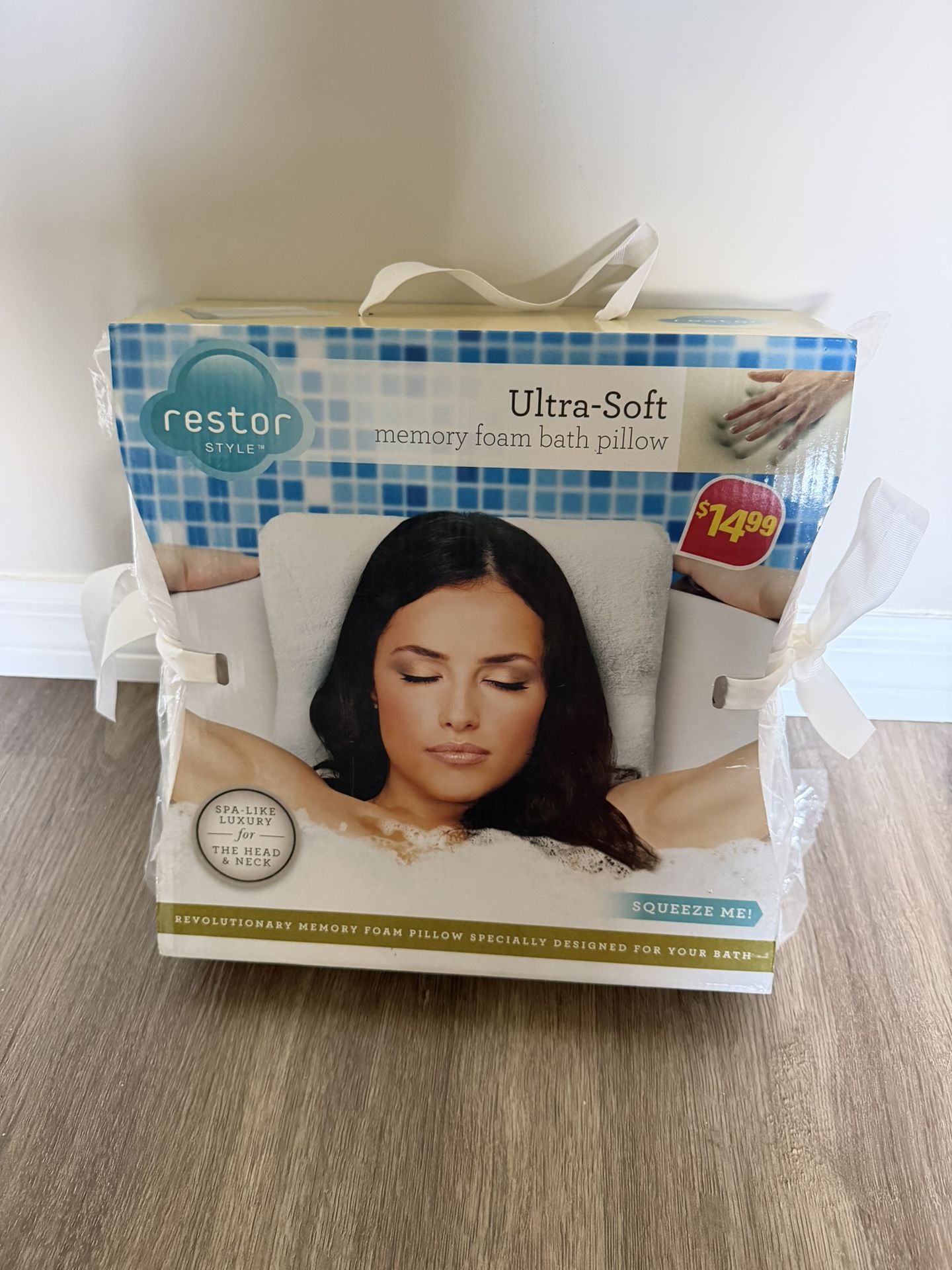 Restor Ultra-Soft Contour Memory Foam Self-molding White Bath Pillow