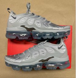 Nike Air Vapormax Plus Wolf Grey Men’s size 10 running shoes NEW!