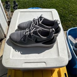 Men Nikes Size 12