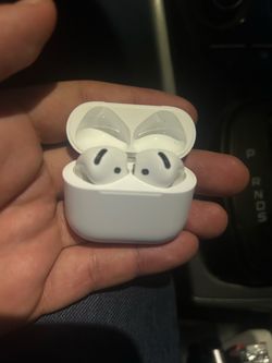 Apple AirPods 4 with Charging Case