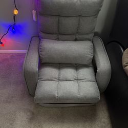 Three position floor game chair with side rests 