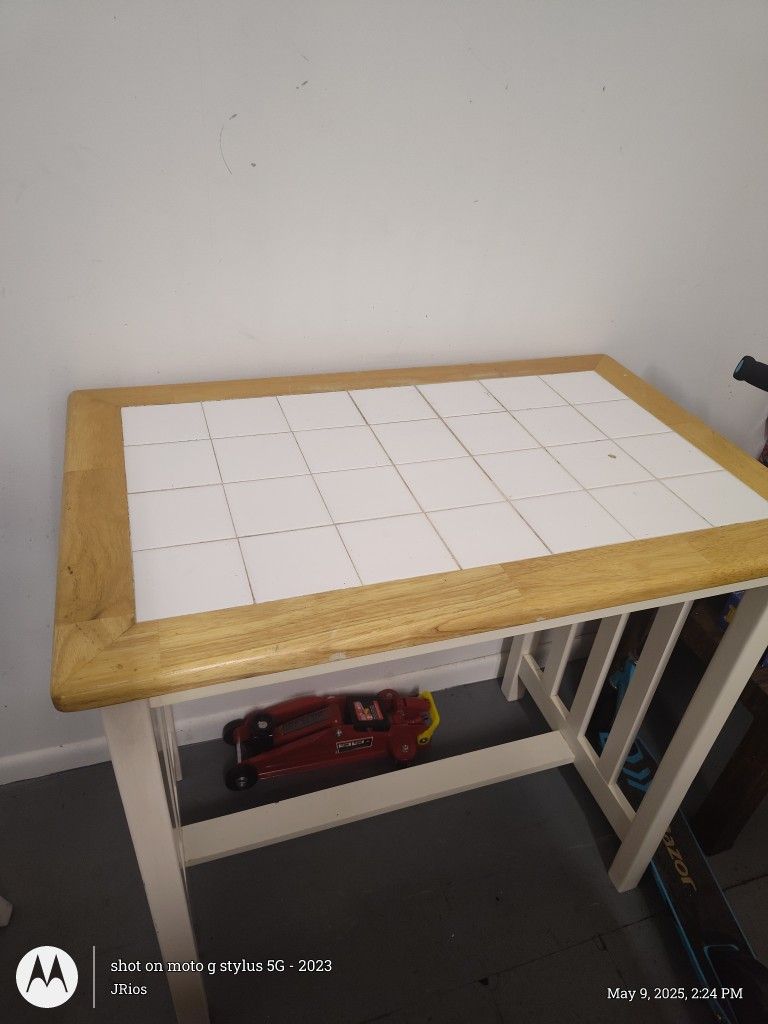 Ceramic Coffee Table With Stools $50
