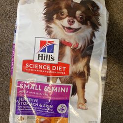 Sensitive Stomach & Skin , Small Adult Dogs