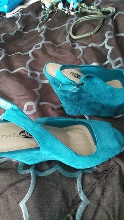 Size 7/8 wedge hill shoes