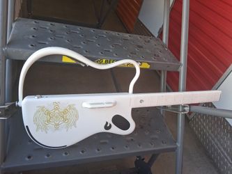 LAVA GENIE Stringless Smart Guitar (White) — Like New